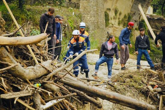 Сход селевого потока в Карадахской теснине в Дагестане