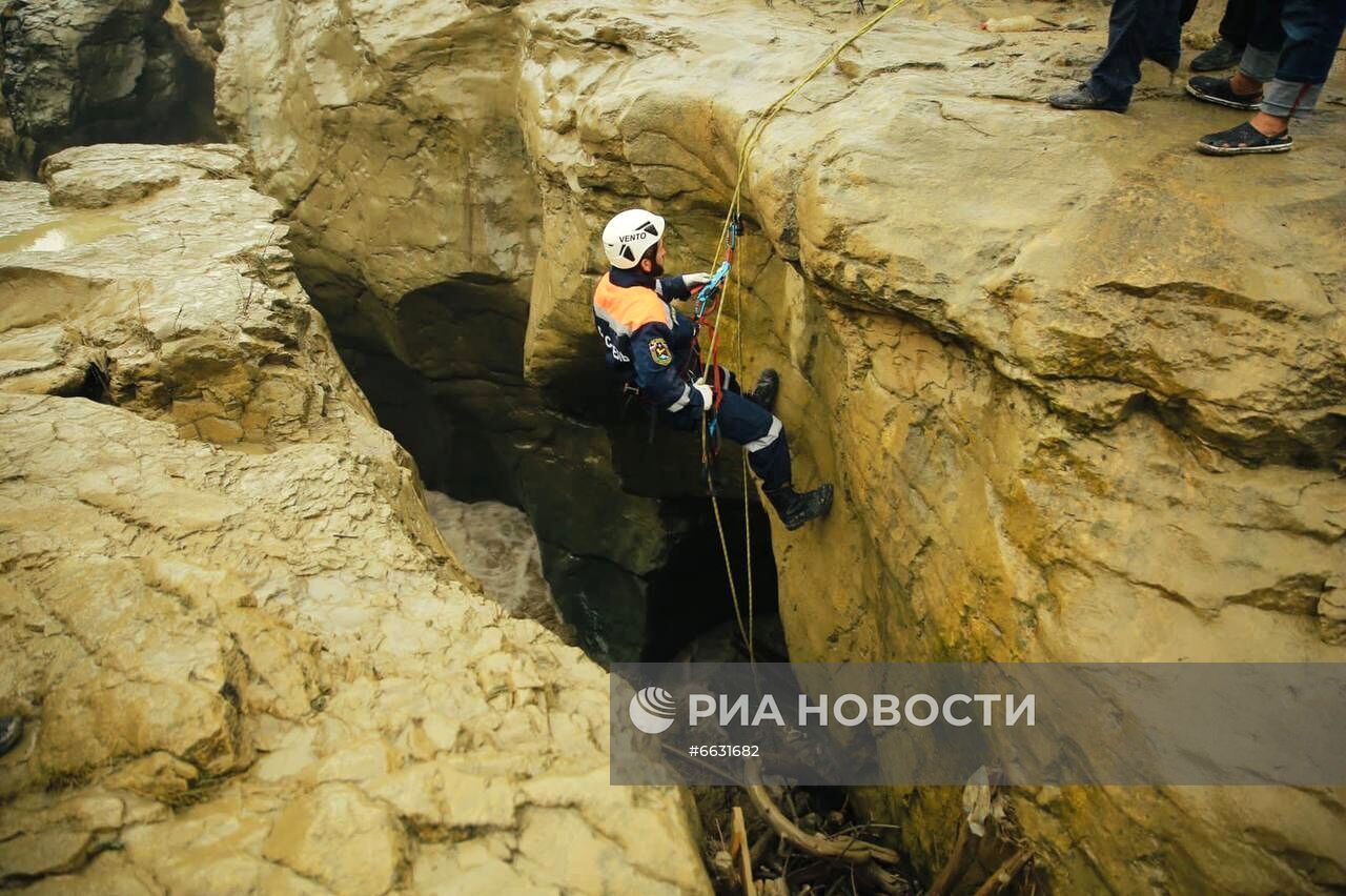 Сход селевого потока в Карадахской теснине в Дагестане