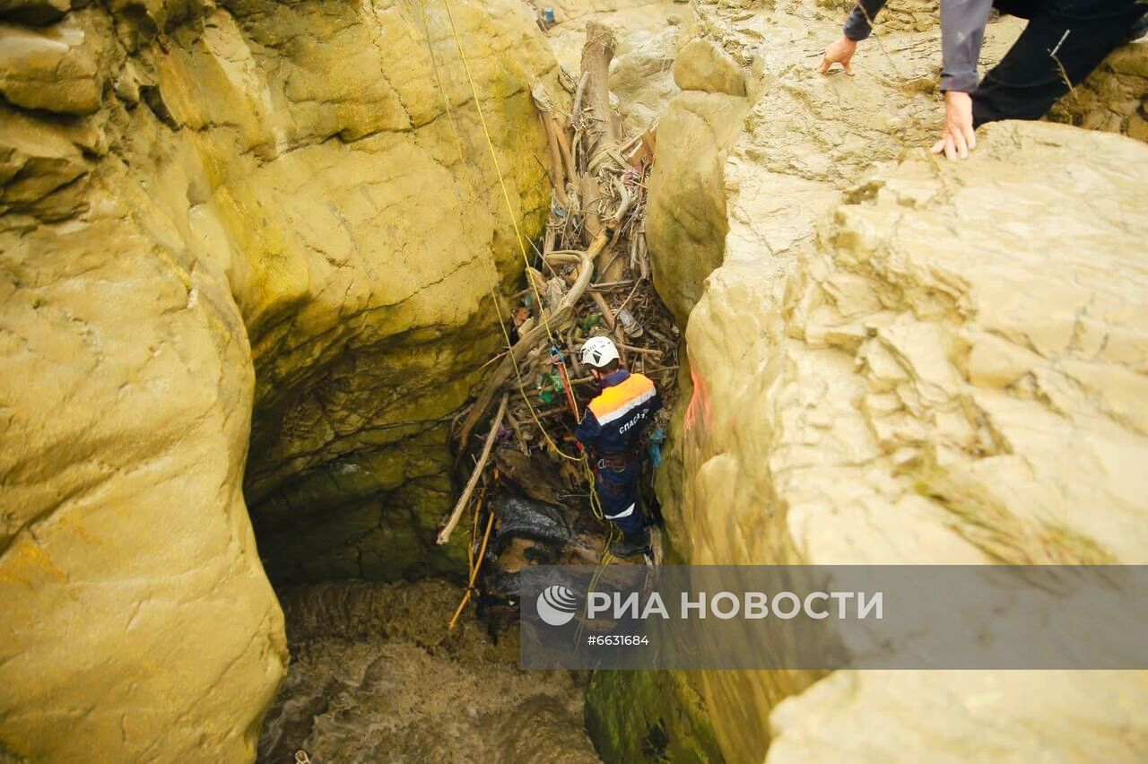 Сход селевого потока в Карадахской теснине в Дагестане