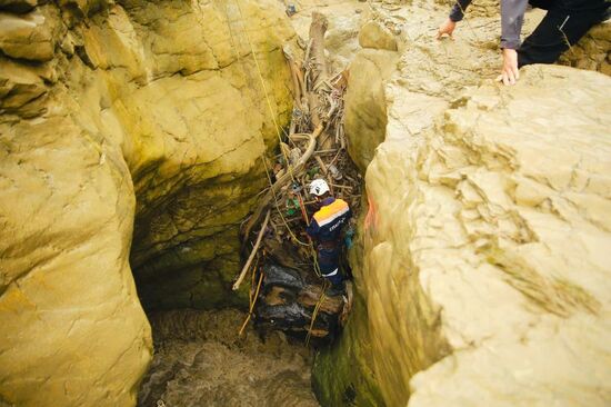 Сход селевого потока в Карадахской теснине в Дагестане