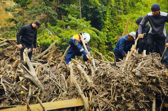 Сход селевого потока в Карадахской теснине в Дагестане