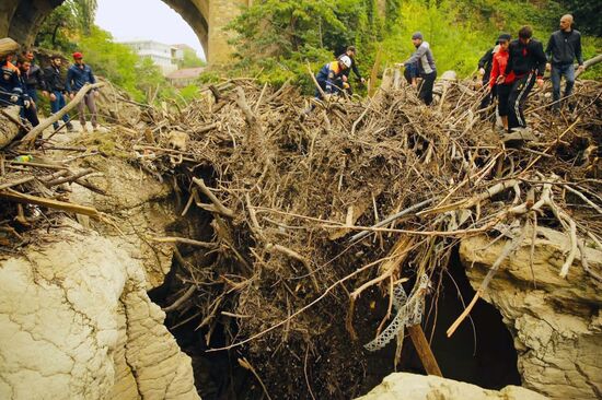 Сход селевого потока в Карадахской теснине в Дагестане
