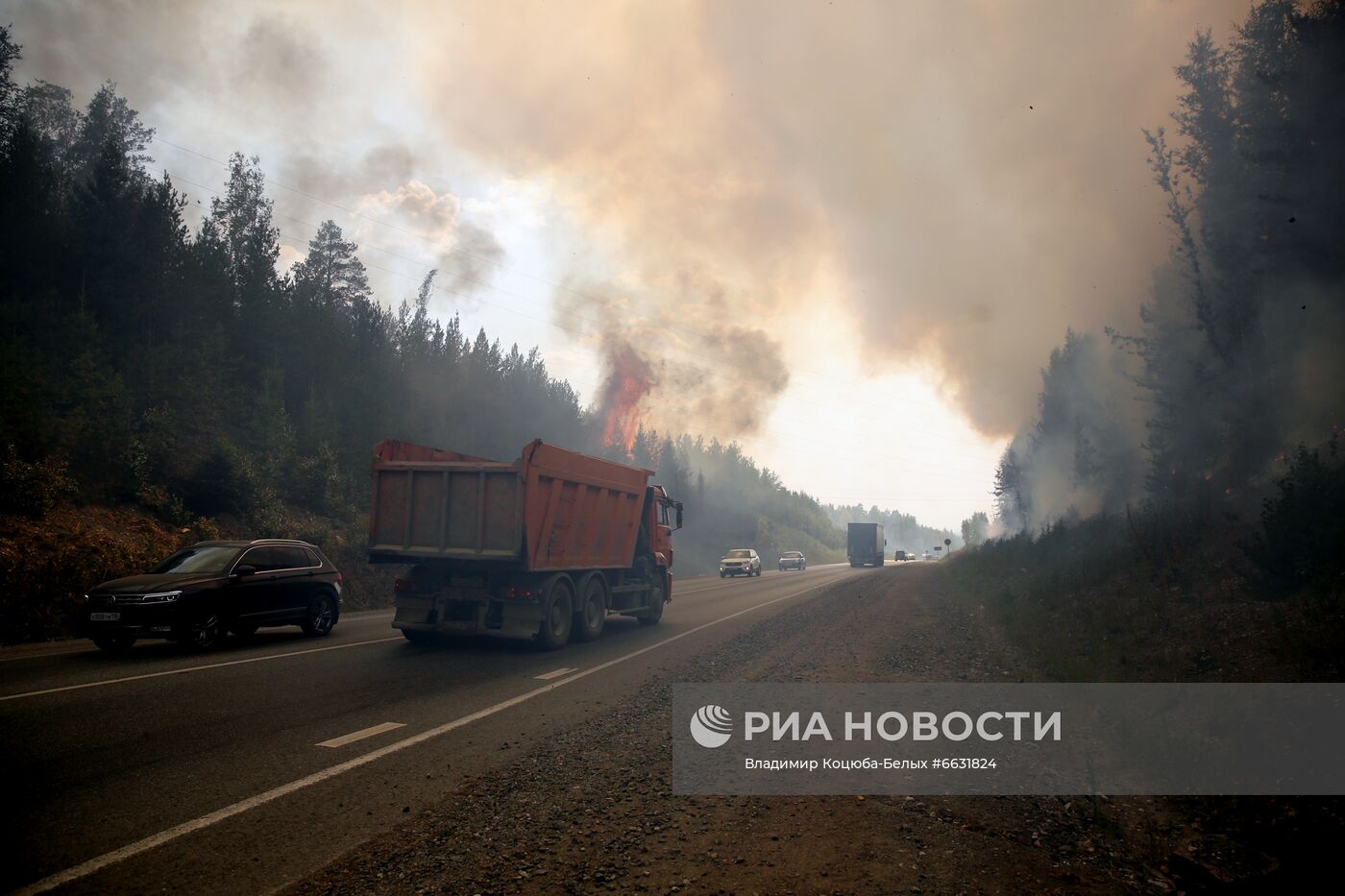 Пожар у федеральной трассы Екатеринбург - Пермь