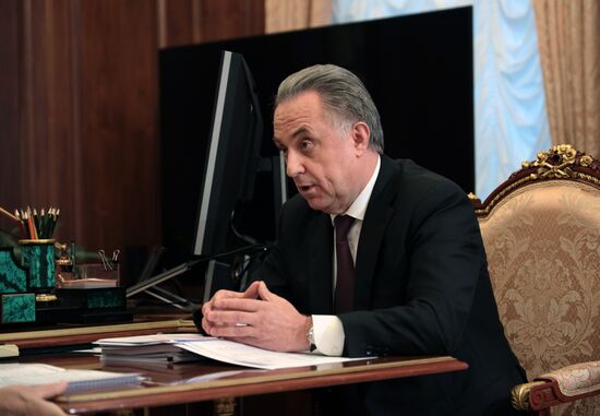 Рабочая встреча президента РФ В. Путина с генеральным директором АО "ДОМ.РФ" В. Мутко