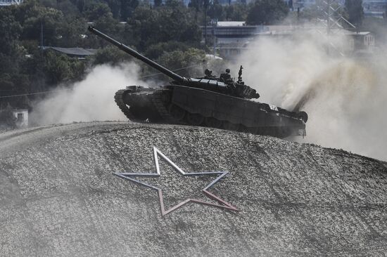 Генеральная репетиция военно-технического форума "Армия-2021" в Севастополе