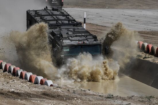 Генеральная репетиция военно-технического форума "Армия-2021" в Севастополе