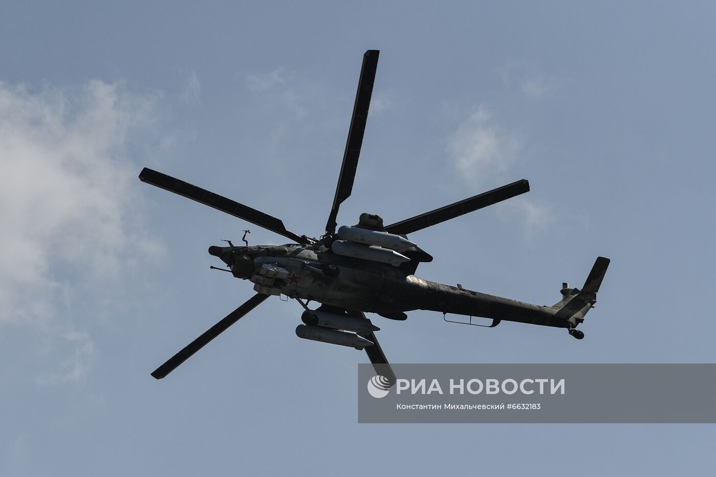 Генеральная репетиция военно-технического форума "Армия-2021" в Севастополе