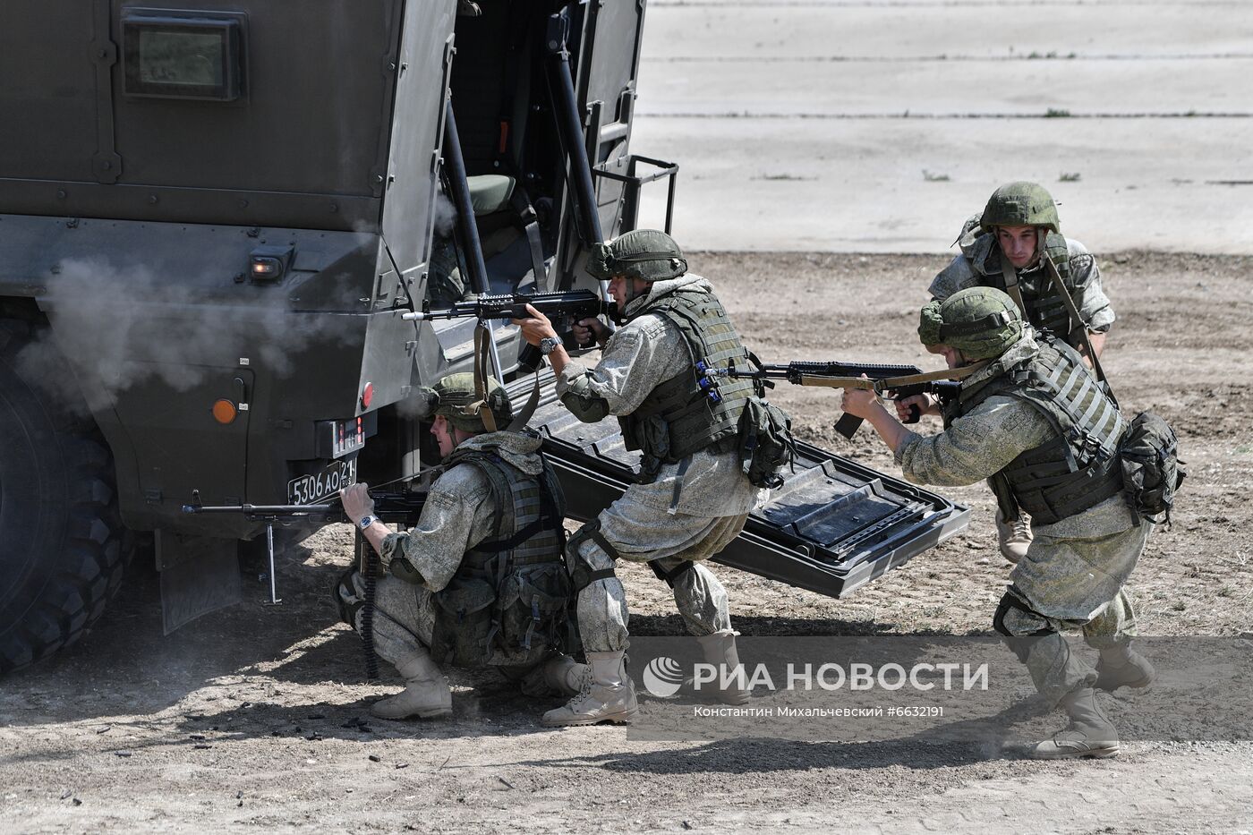 Генеральная репетиция военно-технического форума "Армия-2021" в Севастополе