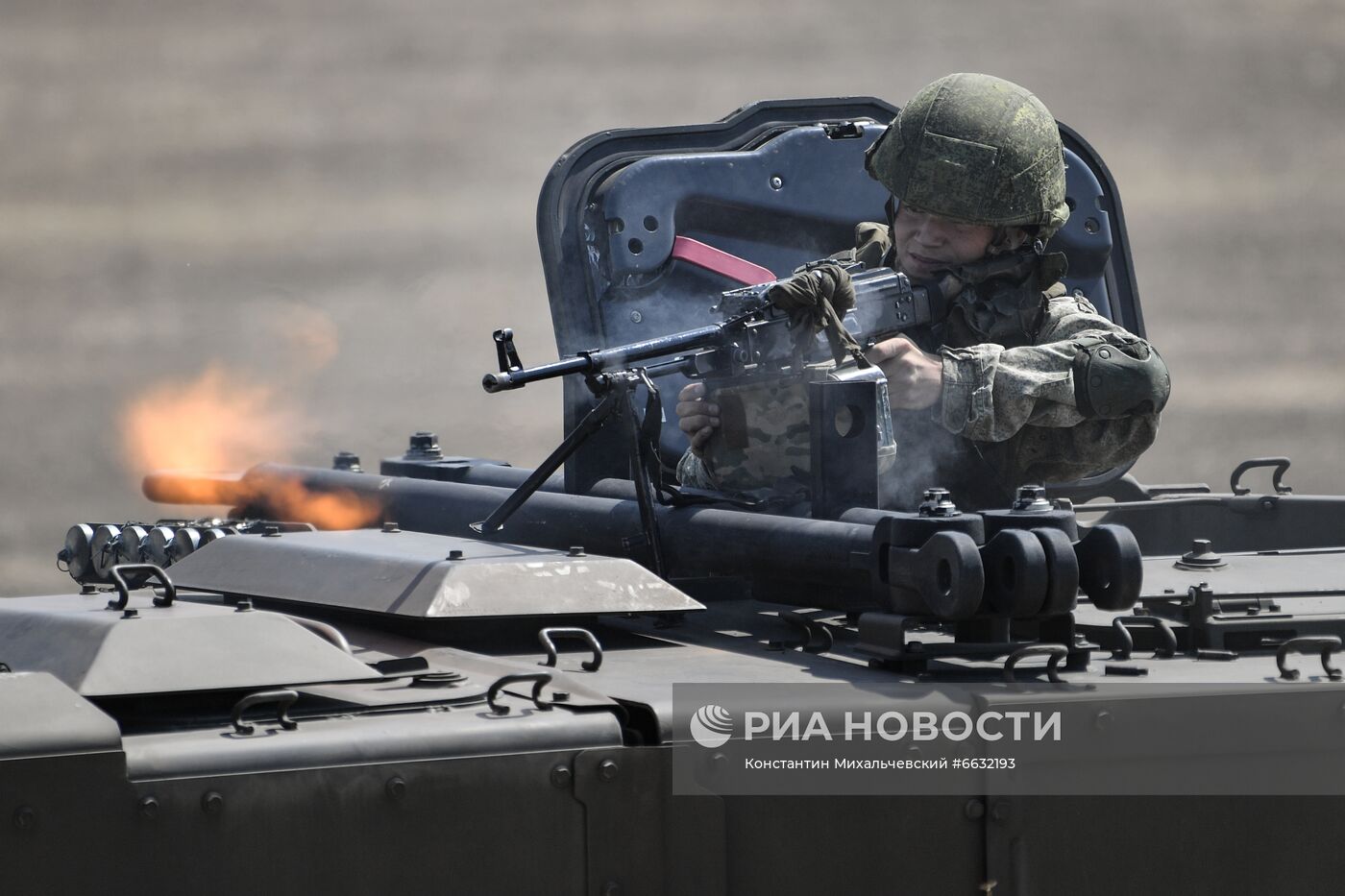 Генеральная репетиция военно-технического форума "Армия-2021" в Севастополе