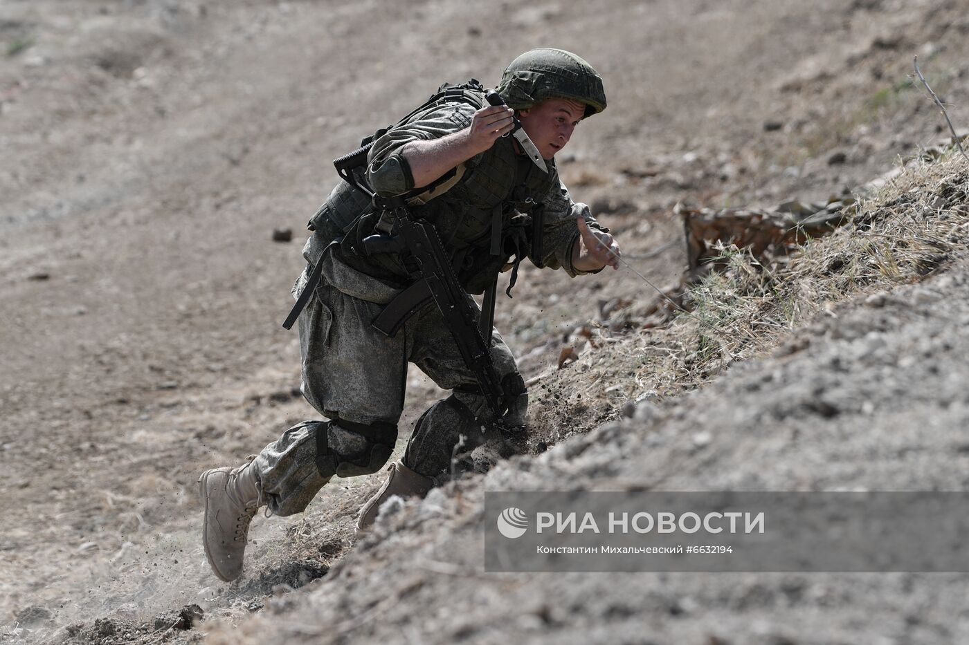 Генеральная репетиция военно-технического форума "Армия-2021" в Севастополе