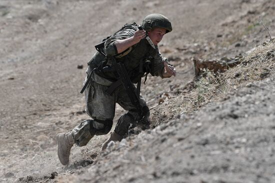 Генеральная репетиция военно-технического форума "Армия-2021" в Севастополе