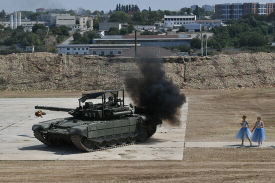 Генеральная репетиция военно-технического форума "Армия-2021" в Севастополе