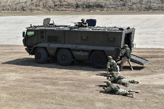 Генеральная репетиция военно-технического форума "Армия-2021" в Севастополе