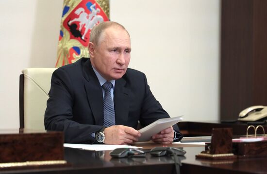 Президент РФ В. Путин провел заседание президиума Государственного Совета