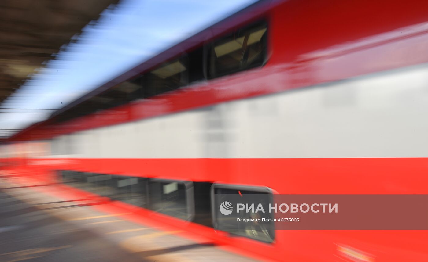 Двухэтажный поезд "Штадлер" запустили на МЦК в тестовом режиме