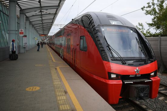 Двухэтажный поезд "Штадлер" запустили на МЦК в тестовом режиме 