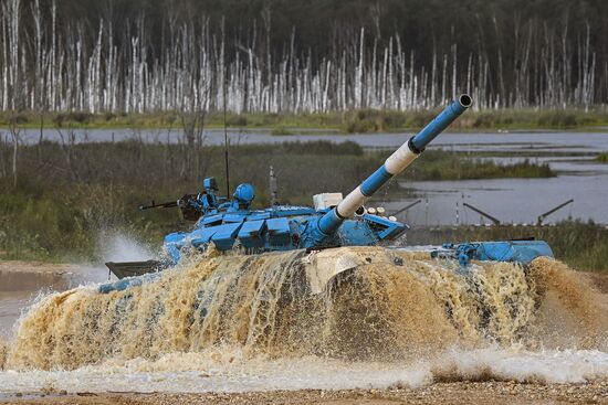 Форум "Армия-2021". Танковый биатлон 