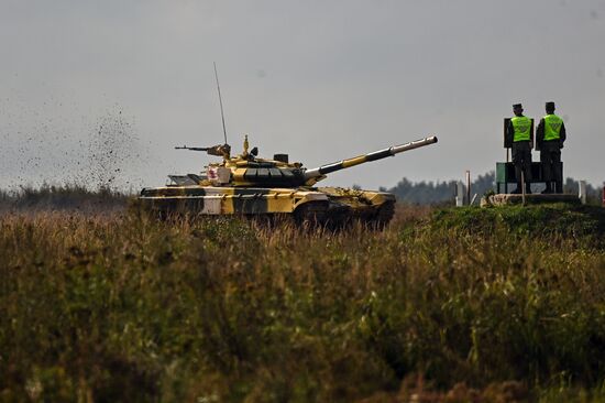 Форум "Армия-2021". Танковый биатлон 