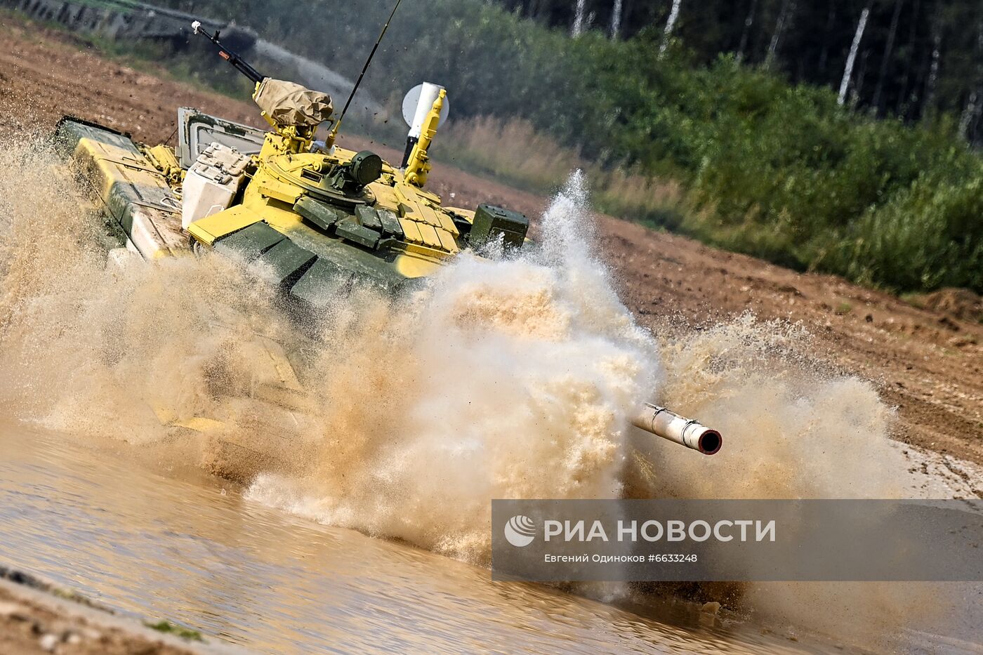 Форум "Армия-2021". Танковый биатлон 