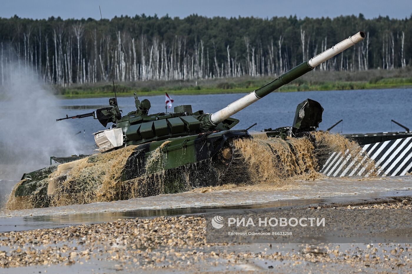 Форум "Армия-2021". Танковый биатлон 