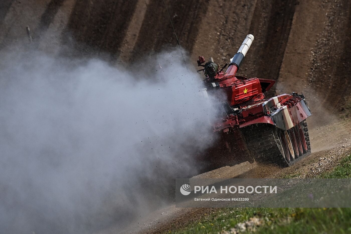 Форум "Армия-2021". Танковый биатлон