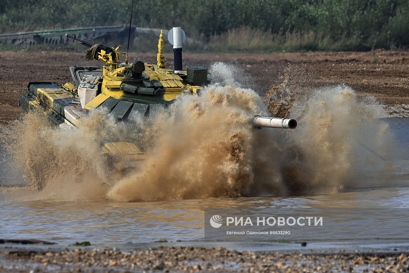 Форум "Армия-2021". Танковый биатлон 