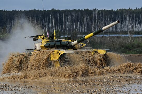 Форум "Армия-2021". Танковый биатлон 