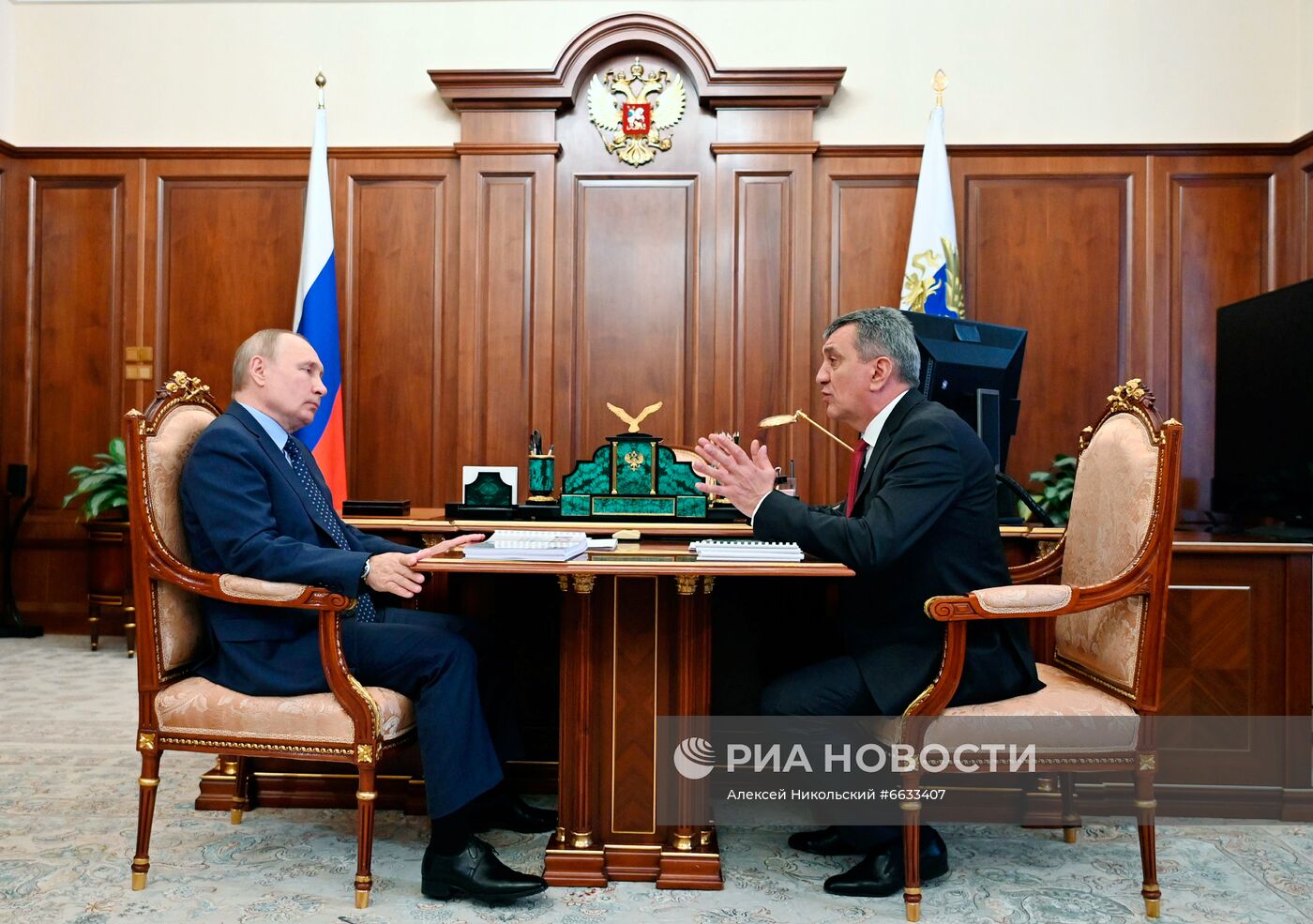 Президент РФ В. Путин встретился с врио главы Северной Осетии - Алании С. Меняйло