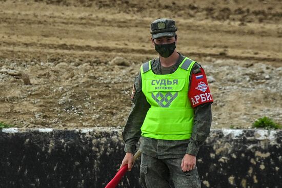 Форум "Армия-2021". Танковый биатлон 