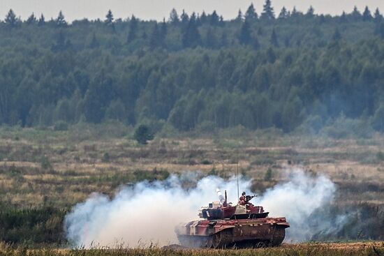 Форум "Армия-2021". Танковый биатлон 