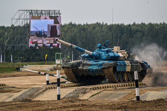 Форум "Армия-2021". Танковый биатлон 