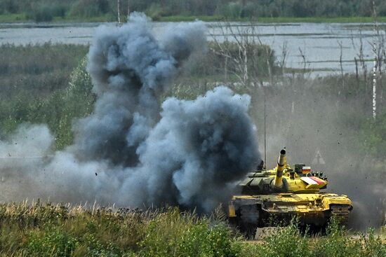 Форум "Армия-2021". Танковый биатлон 