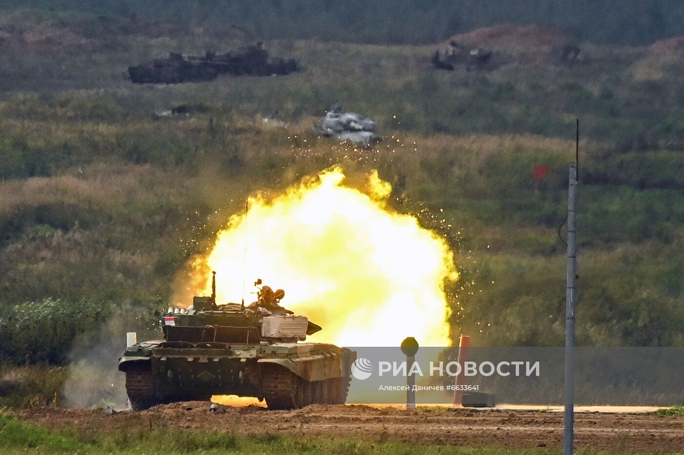 Форум "Армия-2021". Танковый биатлон 