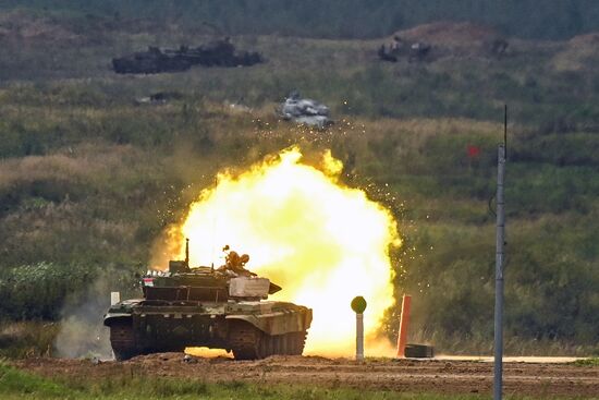 Форум "Армия-2021". Танковый биатлон 