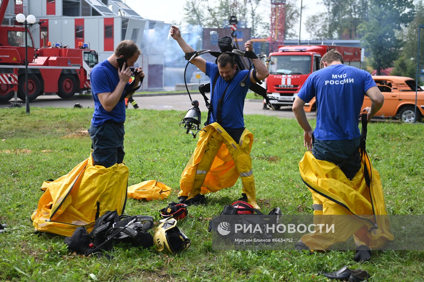 Тренировка пожарных и спасателей на новом комплексе полигона "Апаринки" ГОЧСиПБ