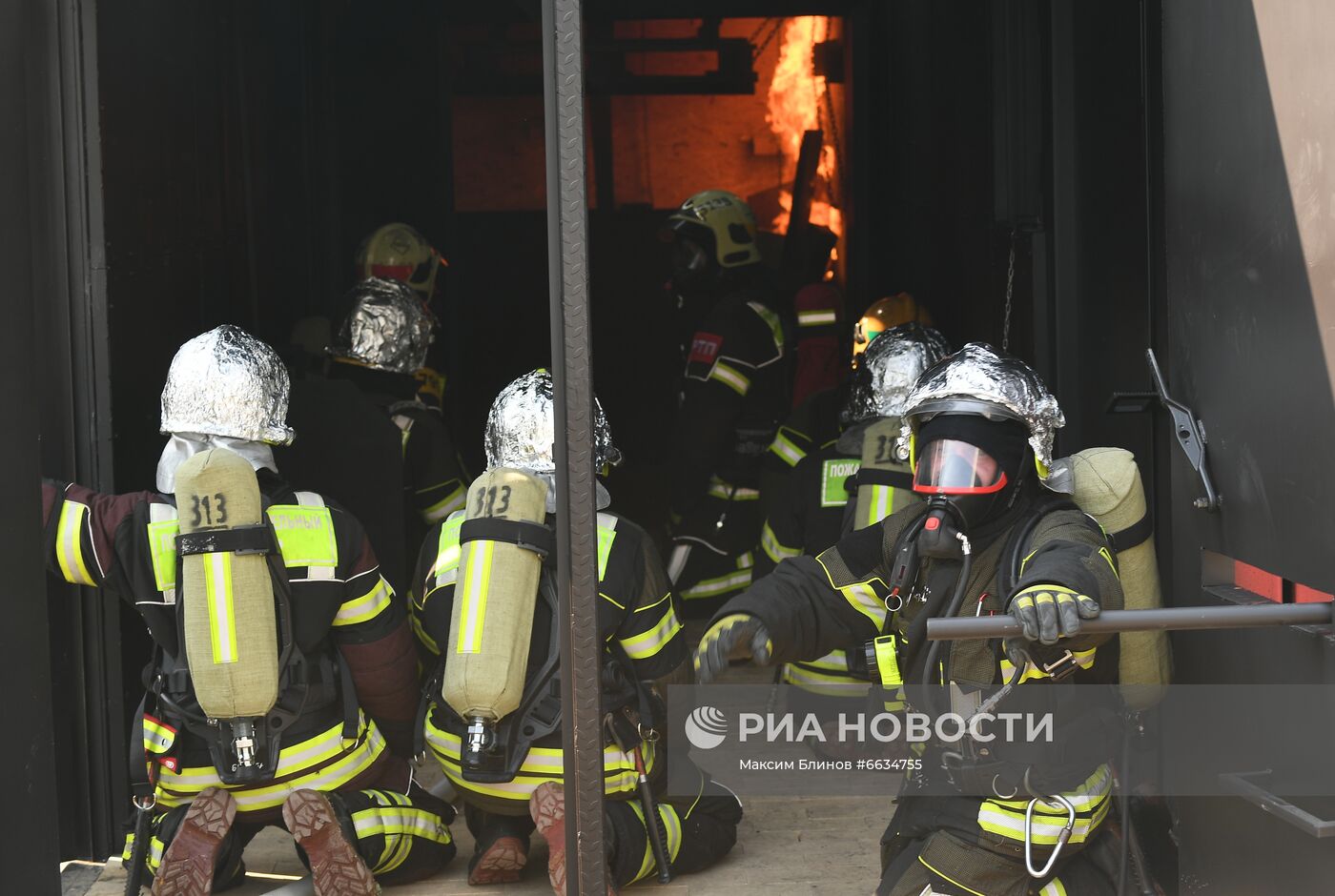 Тренировка пожарных и спасателей на новом комплексе полигона "Апаринки" ГОЧСиПБ