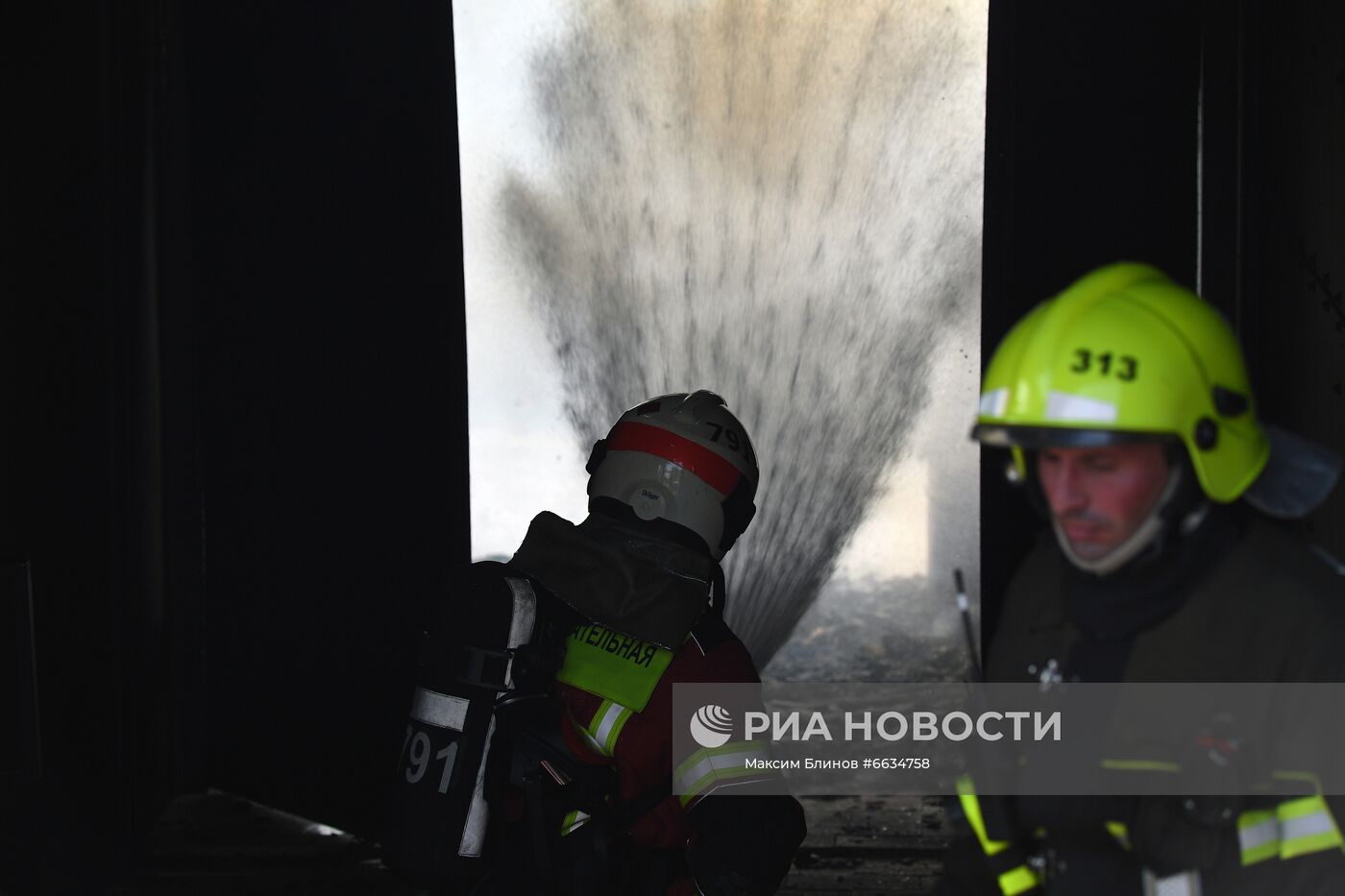 Тренировка пожарных и спасателей на новом комплексе полигона "Апаринки" ГОЧСиПБ