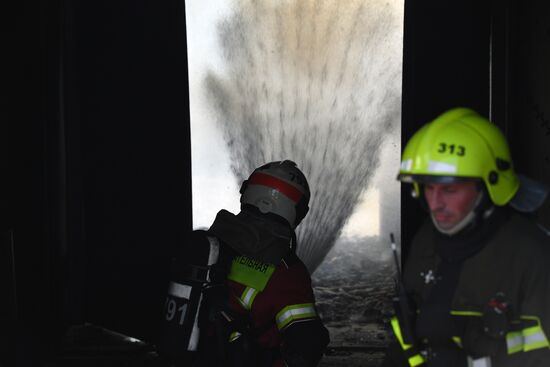 Тренировка пожарных и спасателей на новом комплексе полигона "Апаринки" ГОЧСиПБ