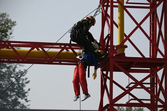 Тренировка пожарных и спасателей на новом комплексе полигона "Апаринки" ГОЧСиПБ
