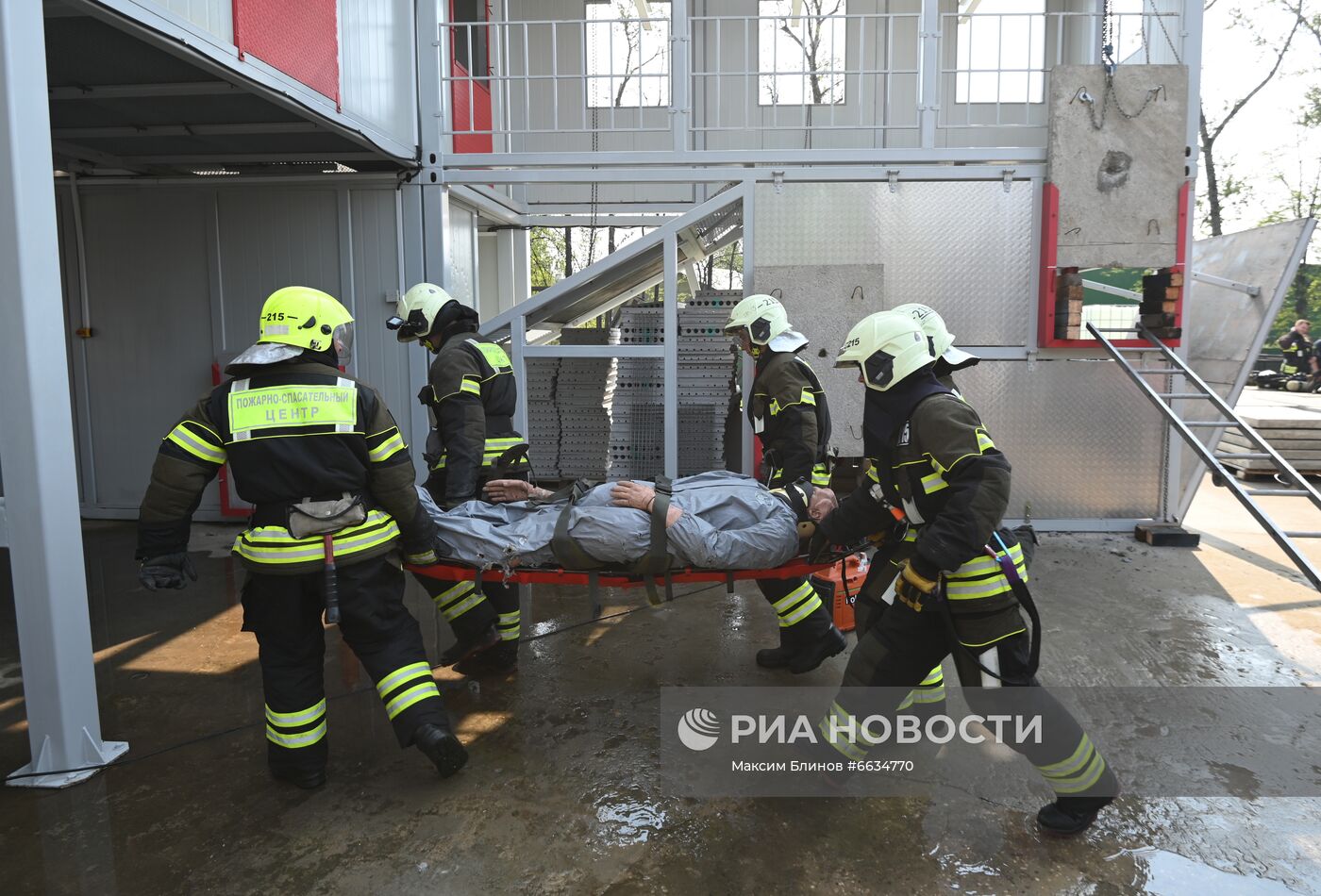 Тренировка пожарных и спасателей на новом комплексе полигона "Апаринки" ГОЧСиПБ