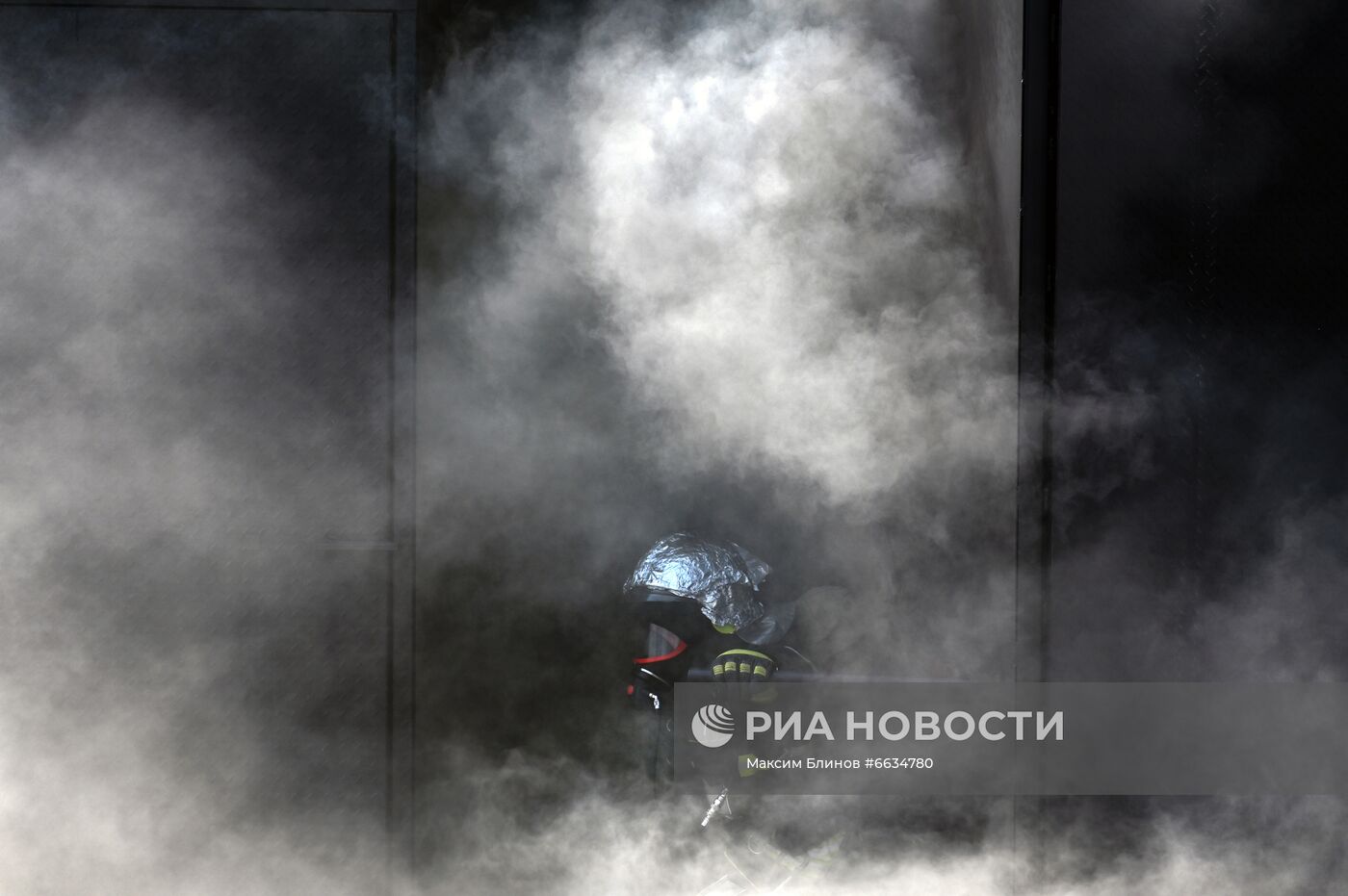 Тренировка пожарных и спасателей на новом комплексе полигона "Апаринки" ГОЧСиПБ