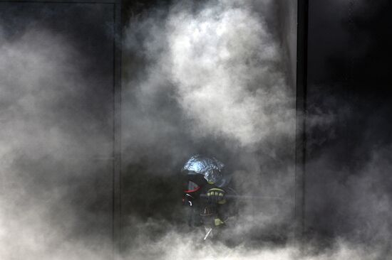 Тренировка пожарных и спасателей на новом комплексе полигона "Апаринки" ГОЧСиПБ