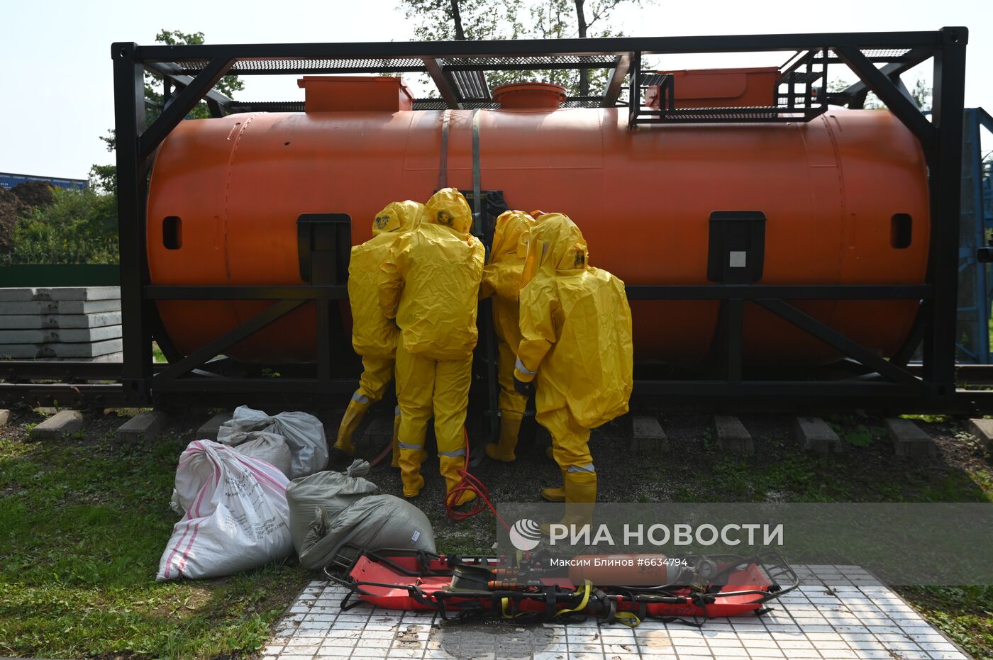 Тренировка пожарных и спасателей на новом комплексе полигона "Апаринки" ГОЧСиПБ