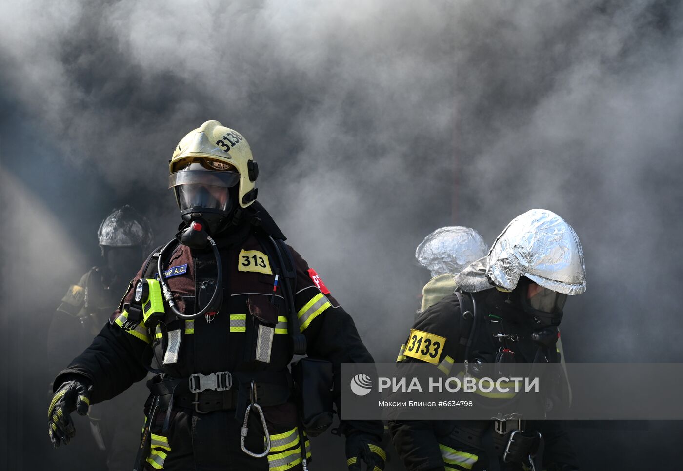 Тренировка пожарных и спасателей на новом комплексе полигона "Апаринки" ГОЧСиПБ
