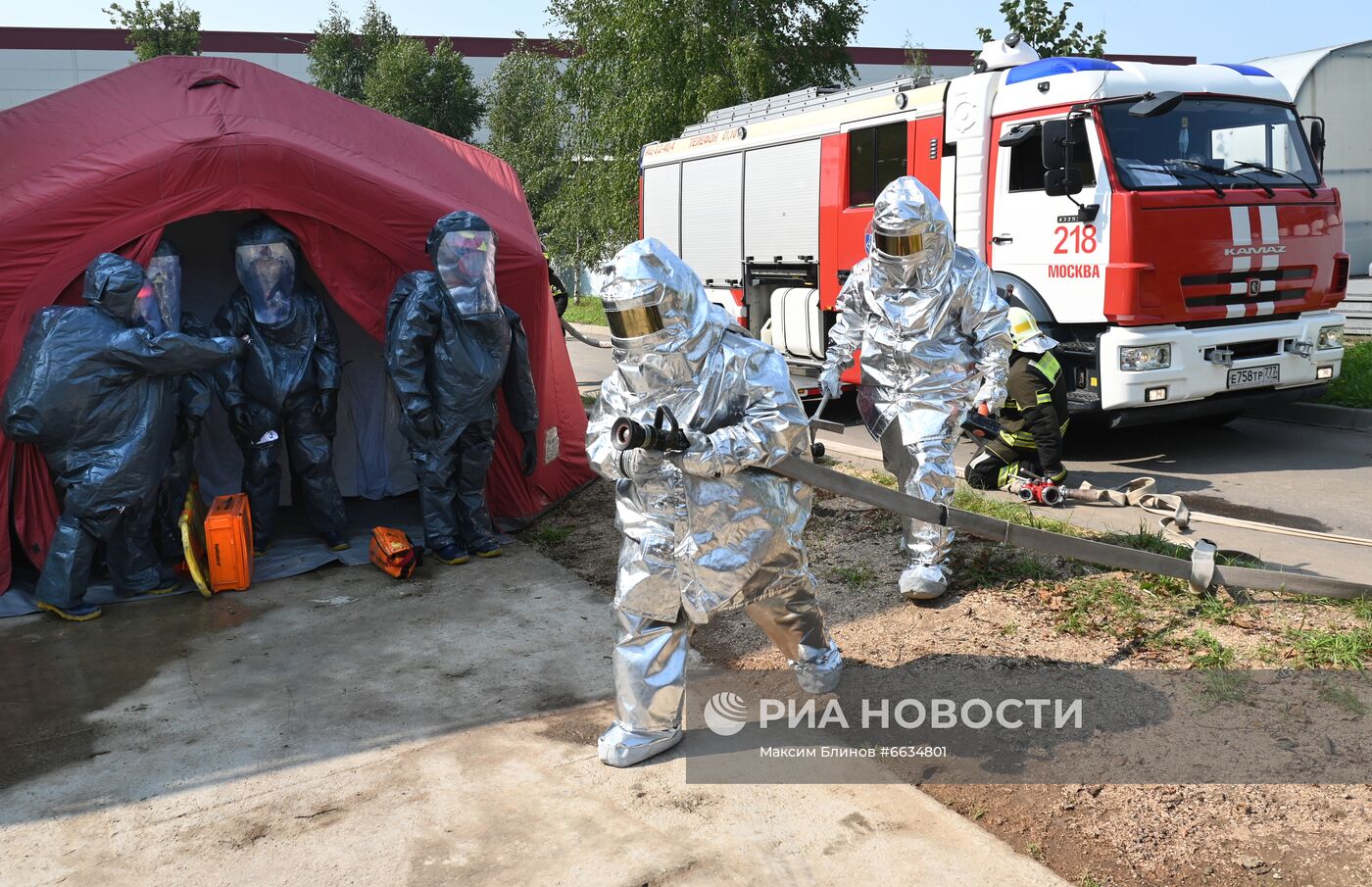 Тренировка пожарных и спасателей на новом комплексе полигона "Апаринки" ГОЧСиПБ