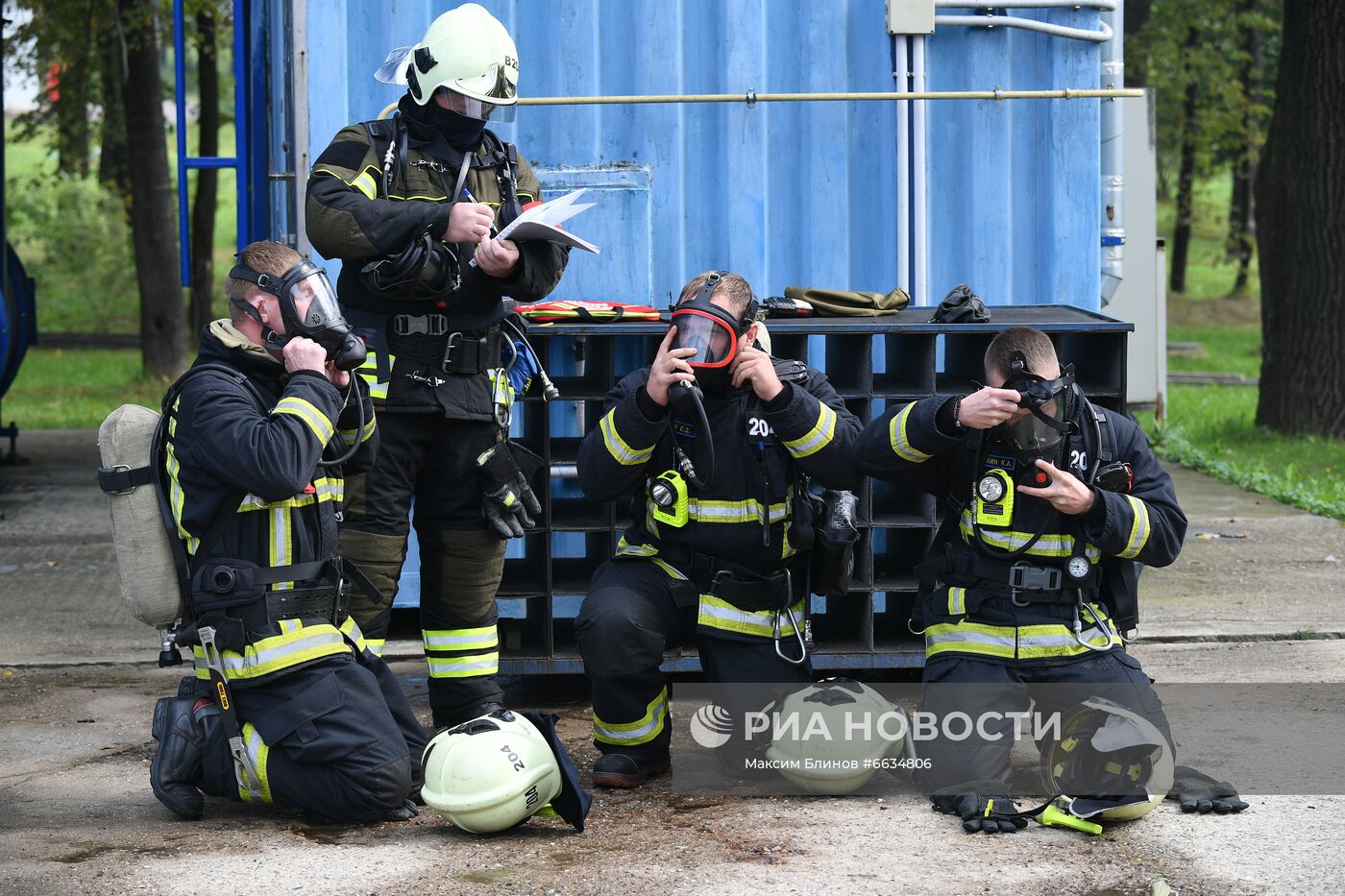Тренировка пожарных и спасателей на новом комплексе полигона "Апаринки" ГОЧСиПБ
