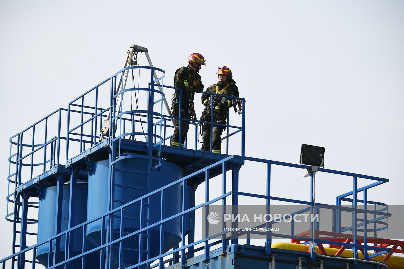 Тренировка пожарных и спасателей на новом комплексе полигона "Апаринки" ГОЧСиПБ