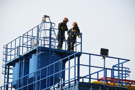 Тренировка пожарных и спасателей на новом комплексе полигона "Апаринки" ГОЧСиПБ