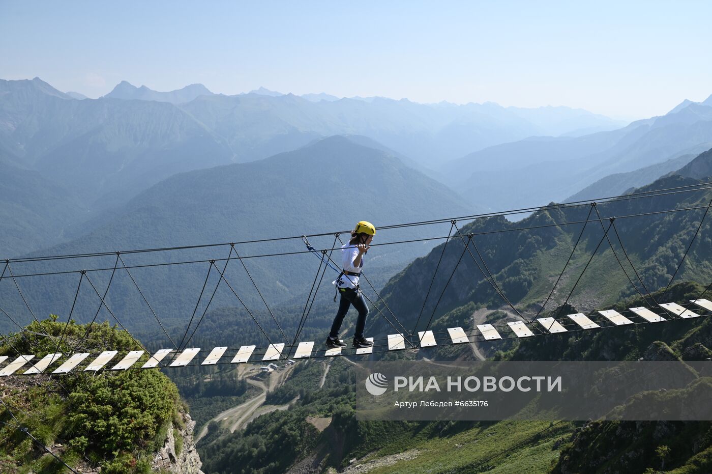 Отдыхающие на горнолыжном курорте "Роза Хутор" в Красной Поляне