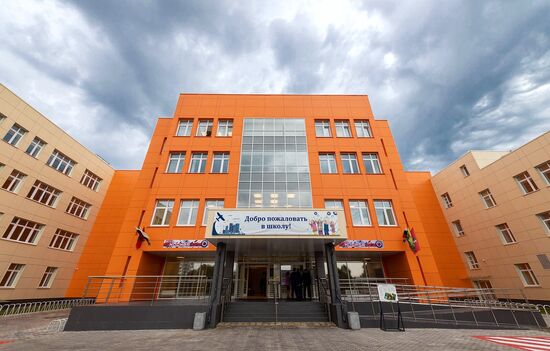 Мэр Москвы С. Собянин открыл новое здание школы №338 в Коммунарке